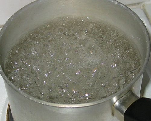 вода кипить