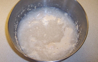 розчиняємо дріжджі у воді