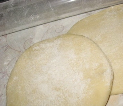 розкачуємо 2 коржі