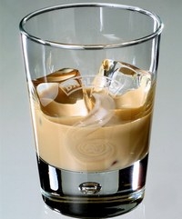 подаємо лікер «Бейліз» домашній