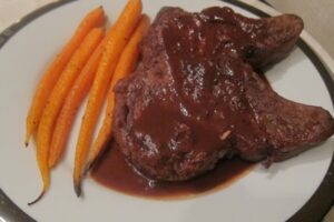Свинина в червоному вині