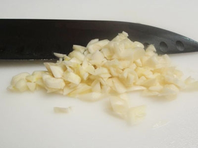 подрібненний часник