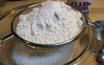 просіваємо борошно