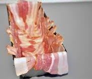 Форму для терріна вистелити салом