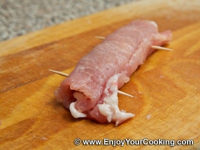 закріплюємо форму рулетика зубочистками