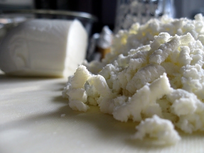 натираємо сир на крупній тертці