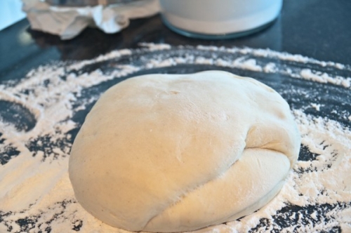 тісто на столі