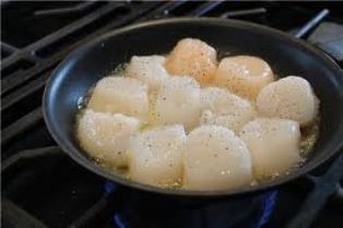 очищаємо і смажимо м'ясо морських гребінців