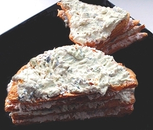 Намазуємо коржі начинкою