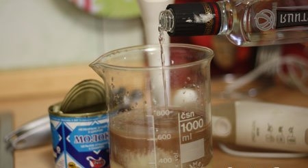 вливаємо горілку