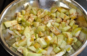 подрібнюємо баклажани