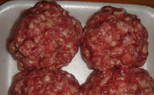 Скачуємо кульки з фаршу