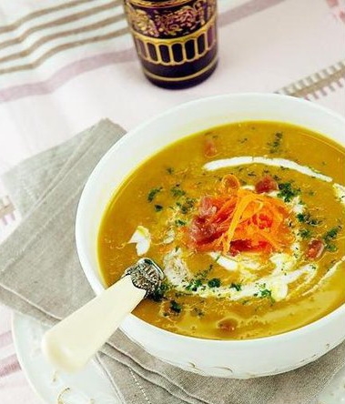 індійський суп-пюре з горохом і спеціями