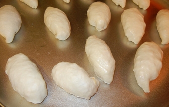 викладаємо пиріжки на деко