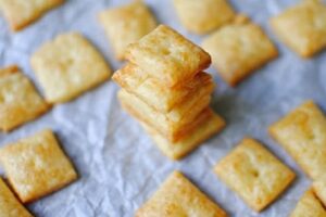 Хрусткі сирні крекери