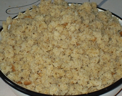 Кришимо обрізки і верхню частину коржа