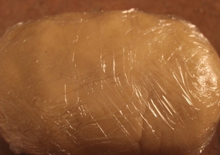 готове тісто наполягаємо в холодильнику