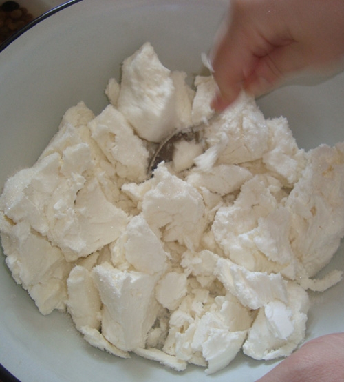 Розмішуємо сир