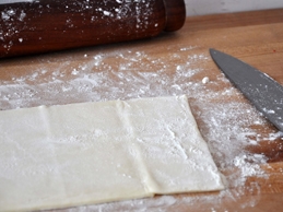 розкачуємо тісто