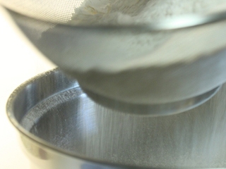 просіваємо борошно