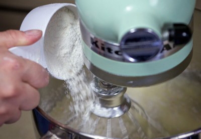 борошно в мисці