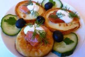 Картопляні млинці з рибкою