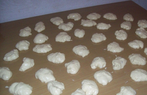 поділяємо тісто на шматочки