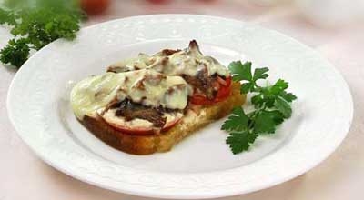 Сирні тости з грибами