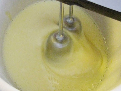 яйця в мисці