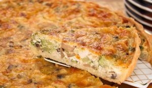 Лоранський пиріг з куркою і грибами