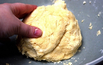 замішуємо тісто