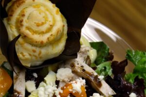 Святкові сирні рулети