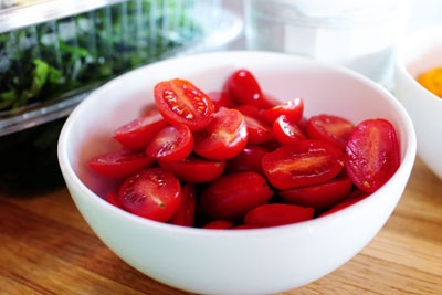 помідори в мисці