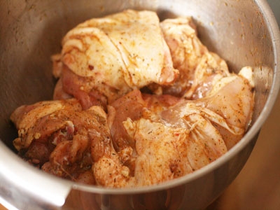 м'ясо в мисці