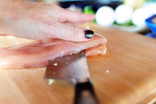 куряче філе розрізаємо