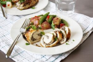 Курячі грудки фаршировані грибами