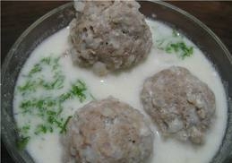 тушкуємо тюфтелі в соусі