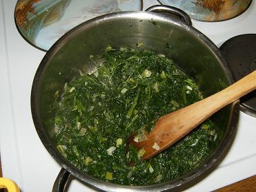 додаємо до цибулі шпинат