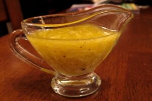 Пісна часникова заправка для салатів