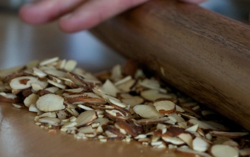 мигдаль під качалкою