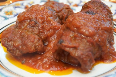 закусочні рулетики з яловичиною та горіхами