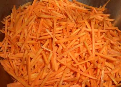 трьом моркву на тертці