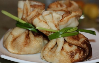 мішечки з млинців з грибами