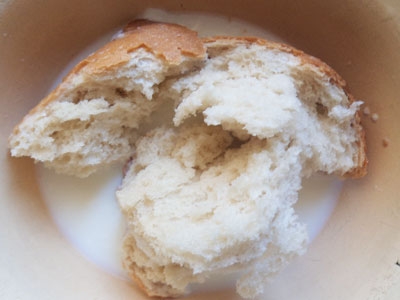 хліб з молоком