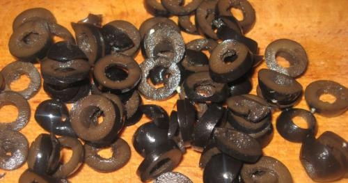 кружечками маслини