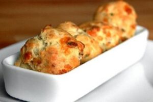 Печиво з беконом і сиром