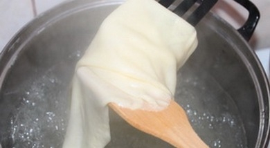 дістаємо з окропу