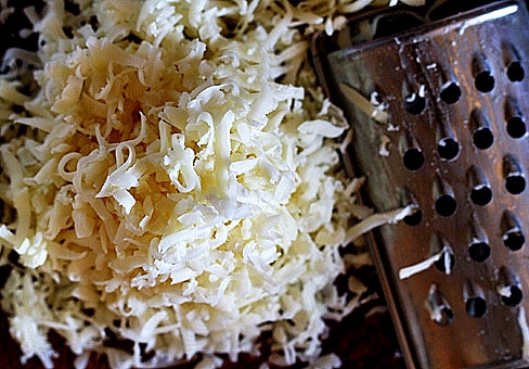 натертий твердий сир