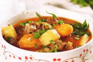 Суп з яловичини з курагою