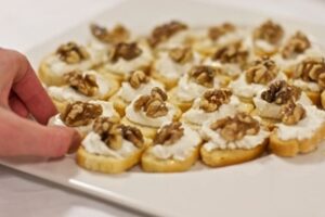 Канапе з горіхово-сирним паштетом